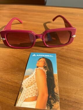 Apprassal Trendy Snake Sunglasses with Bag… Wine Red